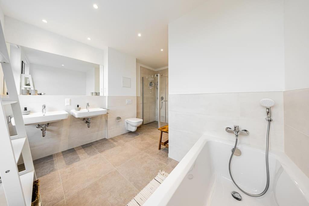 Stylisches Zentrales City-Apartment Mit 2 Balkonen Leipzig Dış mekan fotoğraf